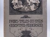 un vieux livre avec l'image d'un homme à cheval