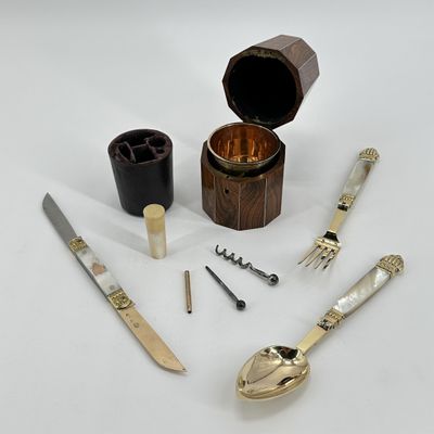 Nécessaire à couverts de voyage début XIXème en argent verme…