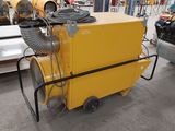une machine jaune qui se trouve dans une pièce