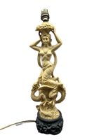 Sphère de lampe en laiton doré, décor ajouré et ciselé de dr… (photo 4)