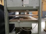 a machine that is sitting on a pallet in a warehouse
