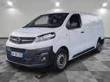 la photo d'une camionnette blanche garée dans un garage