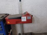 une image d'un établi dans un garage