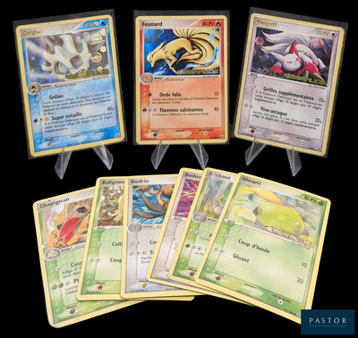 Plusieurs cartes Pokémon sont disposées en rangée sur un fond noir