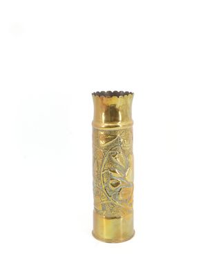 une image représentant un briquet en métal de couleur dorée, dont le capuchon est noir