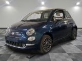 une photo d'une Fiat bleue dans un showroom