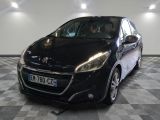 la photo d'une voiture noire garée dans un garage