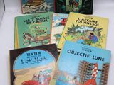 Quatre livres pour enfants sont posés sur une surface blanche