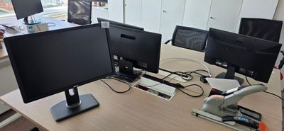 7 ECRANS DONT 5 HP , 1 SAMSUNG ET UN DELL NON TESTES EN L'ET…