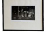 photographie en noir et blanc d'une photographie en noir et blanc d'un bâtiment