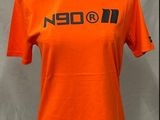 un t-shirt orange avec un logo noir dessus