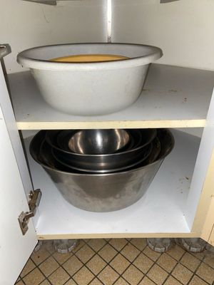 Lots culs de poule , casseroles Vente à l'Hôtel des ventes -…