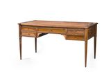 un bureau en bois avec deux tiroirs et un tiroir en dessous