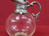 une théière ancienne en verre plaqué argent, avec couvercle et anse