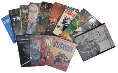 un grand nombre de livres posés sur une table