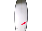 une planche de surf blanche ornée d'une bande rouge
