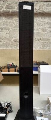 Une enceinte colonne Tower Speaker avec périphérique, en l'é…