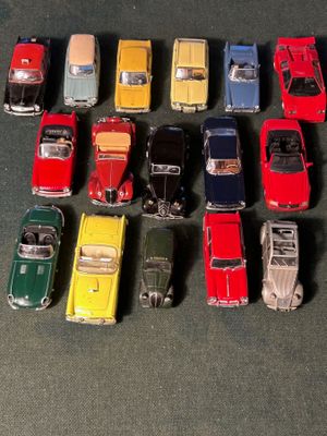 Miniatures 1/43ème réunion de 16 miniatures diverses marques…