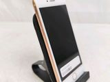 a cell phone that is sitting on a stand