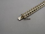 a close up of a silver chain with a clasp on it