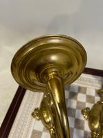 Paire d'appliques en laiton à décor de rinceaux feuillagés, … (photo 4)