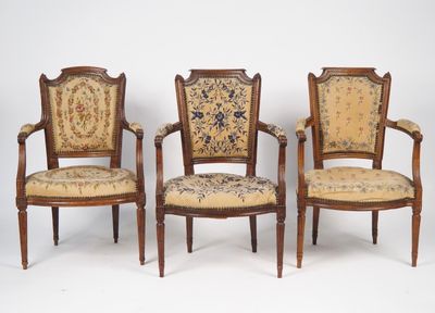 trois chaises avec rembourrage floral rembourrage rembourrage rembourrage rembourrage rembourrage rembourrage rembourrage