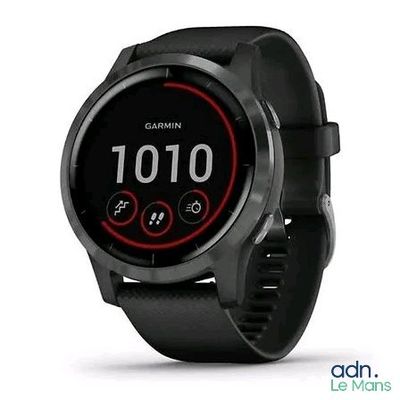 gros plan d'une montre intelligente sur fond blanc