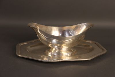 RAVINET DENFERT. Saucière en métal argenté maillechort avec …