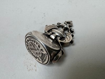 Cachet de pouce en argent ajouré, la matrice pivotante à déc… - Photo 1