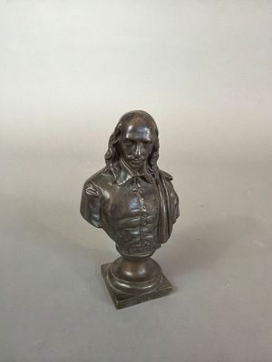 Buste de Pierre Corneille en bronze patiné.