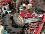 a pile of junk that is sitting outside of a building