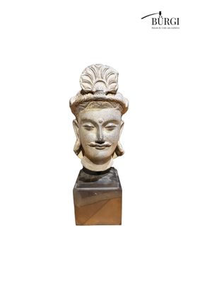 an image of a statue of a woman with a hat on her head